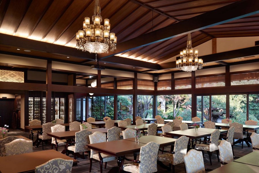 優美ながら落ち着きのある会場