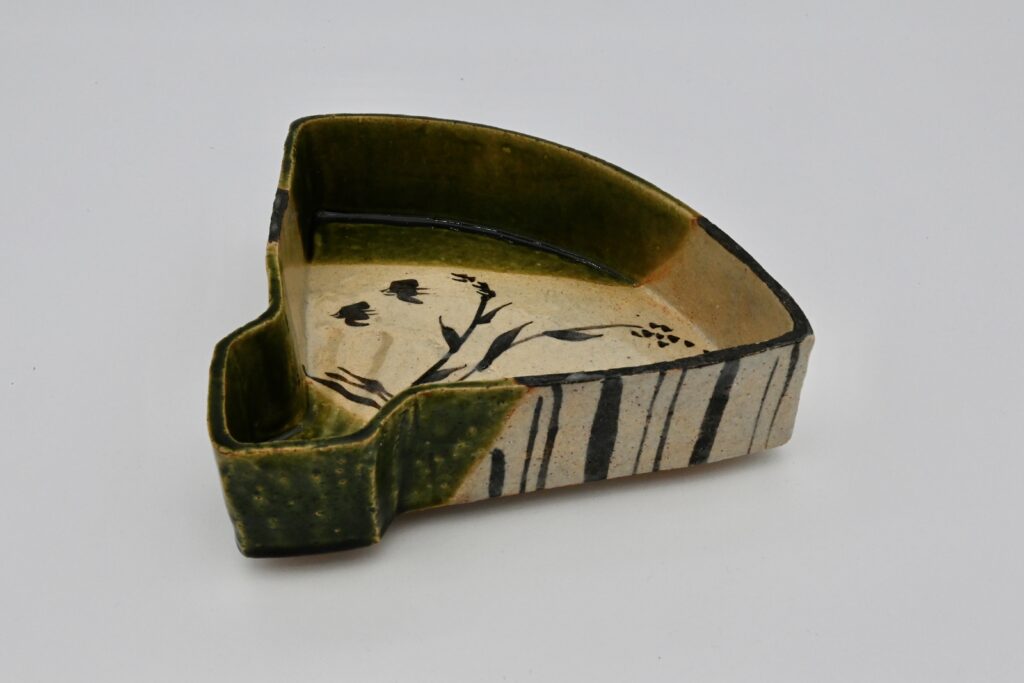 織部鳥と芦文扇面鉢（共箱）