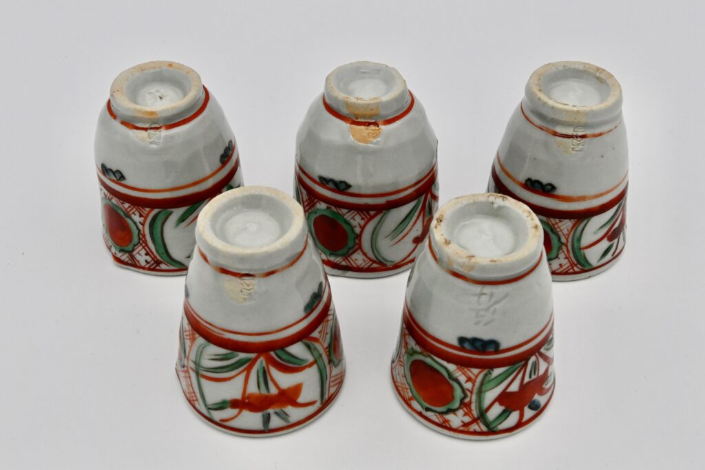 赤呉須風赤玉文ぐいのみ（黒田陶々庵箱）