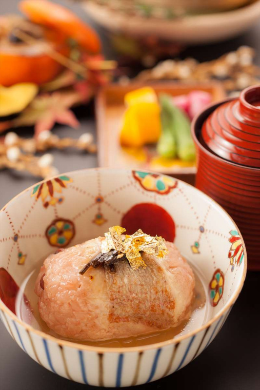 金箔をあしらったお料理
