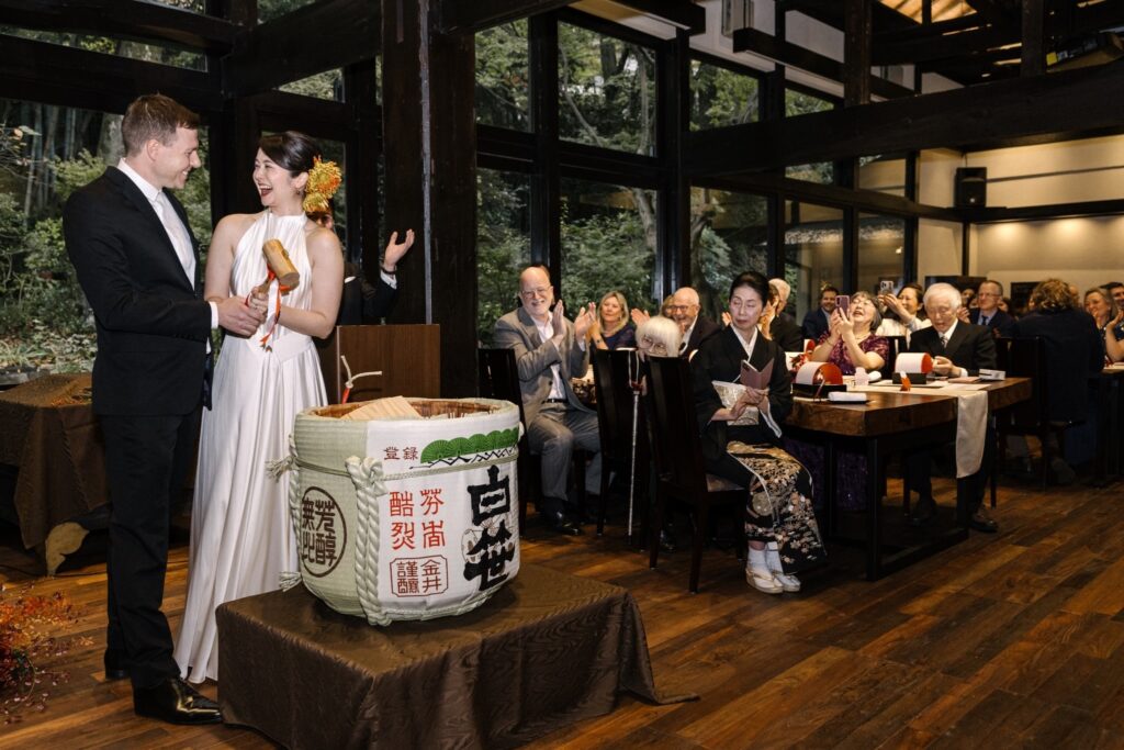 鏡開きで盛り上がる会場